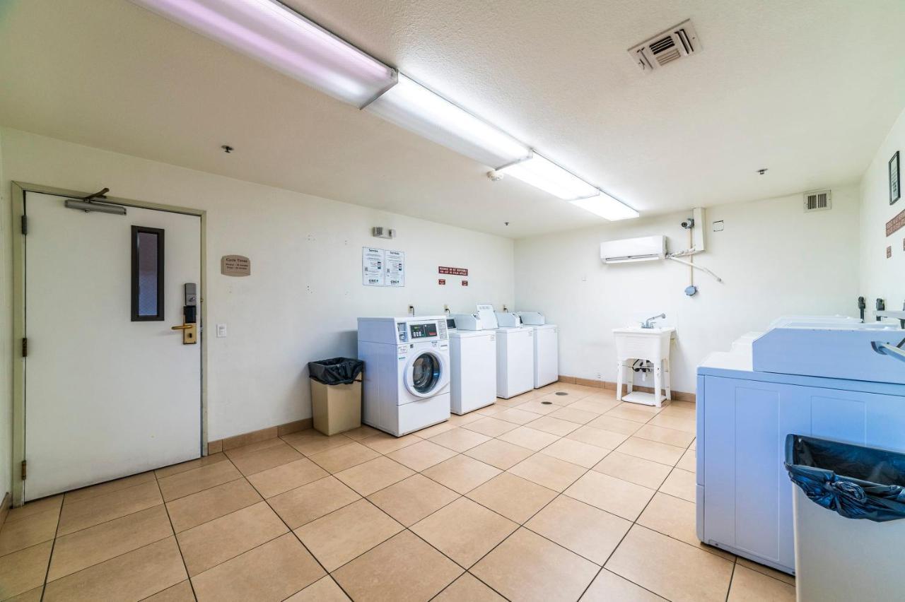 Metro Phx Downstairs Studio Sleeps 4 Ada Accessible 피닉스 외부 사진